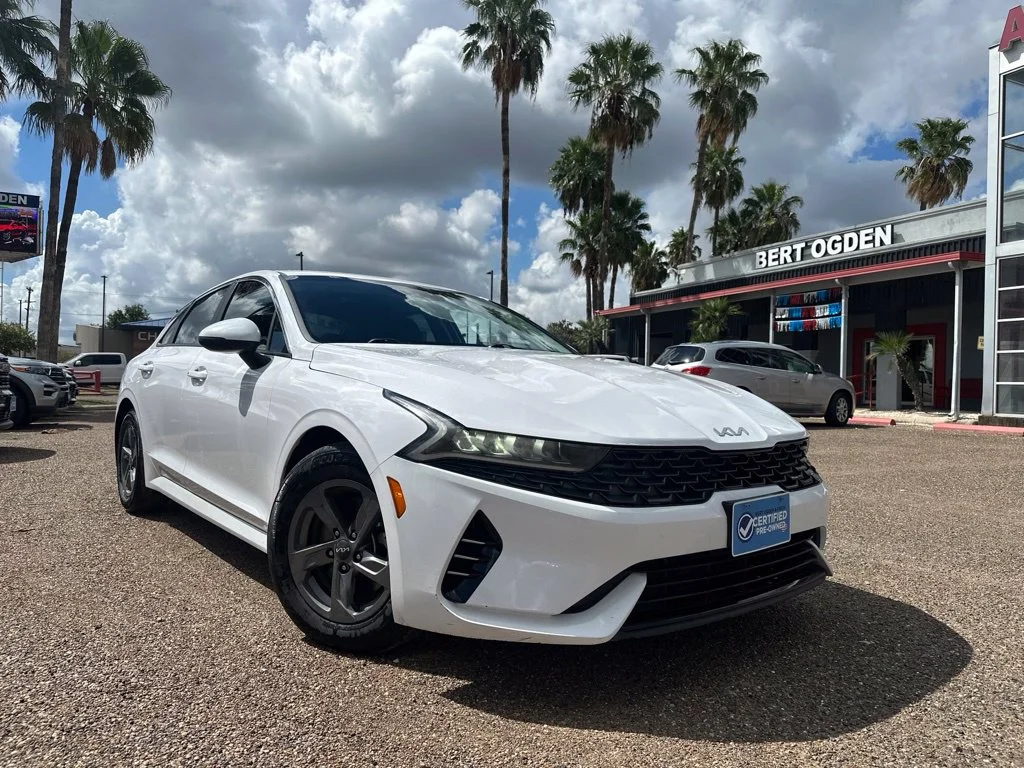 Used 2023 White Kia LXS image 1