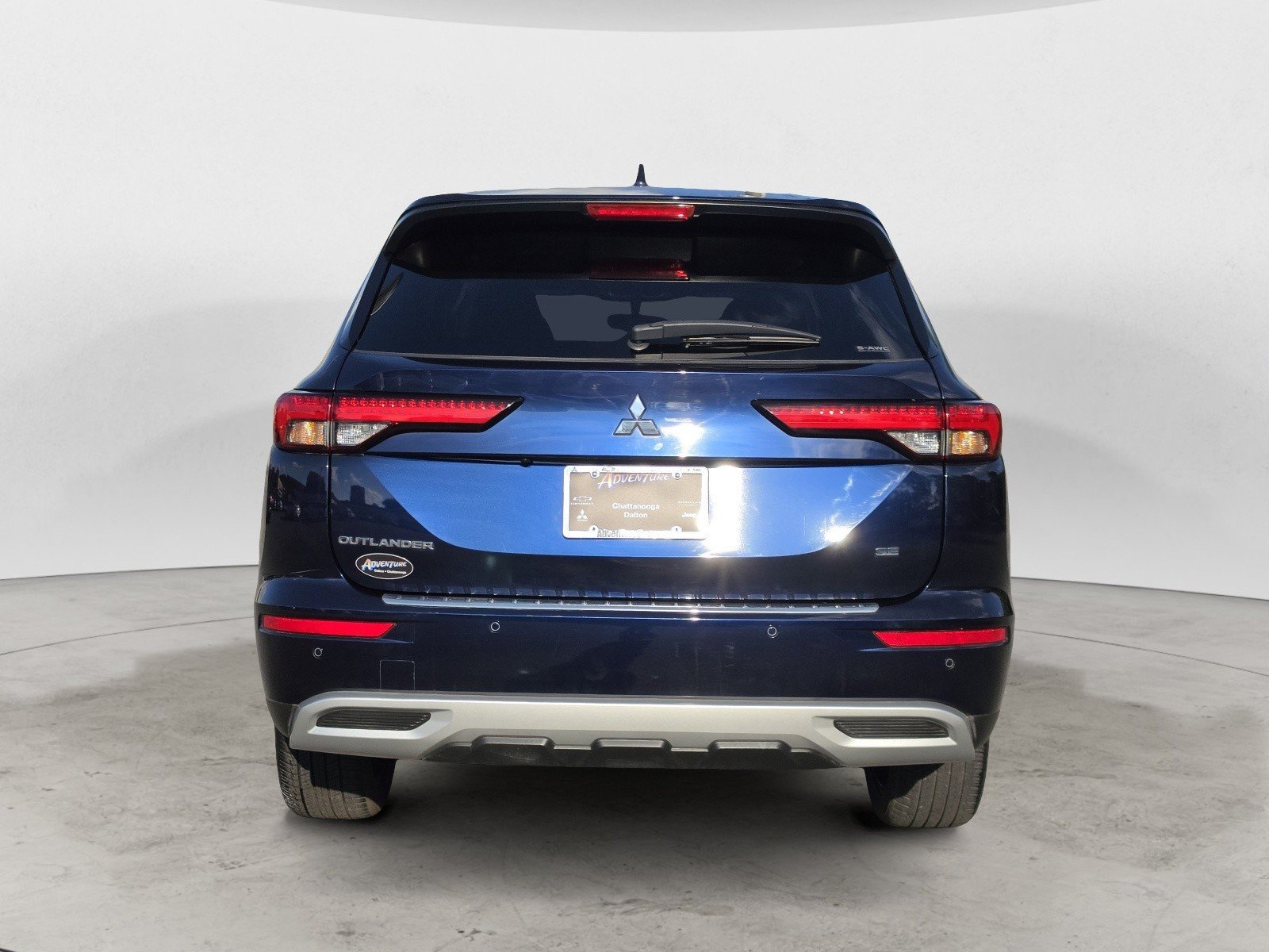 Used 2024 Cosmic Blue Metallic Mitsubishi SE image 4