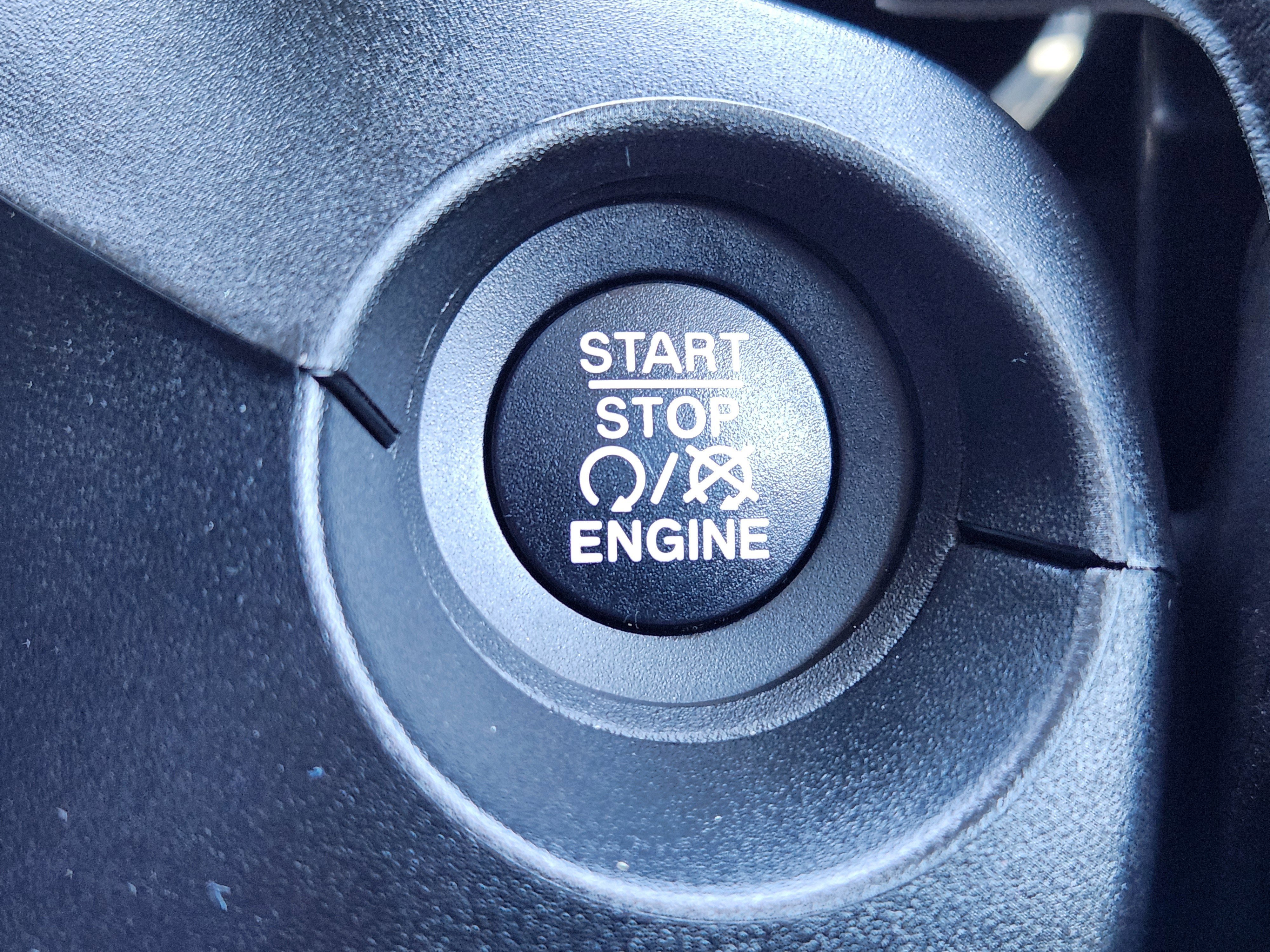 Used 2021 Red Jeep Latitude image 17