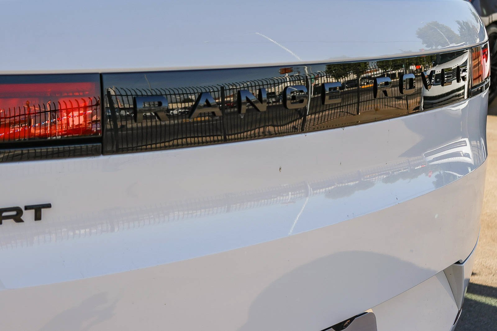 New 2026 Fuji White LAND ROVER Dynamic SE image 12