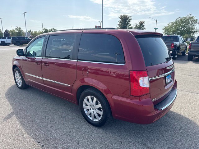 Used 2014 Red Chrysler Touring image 9