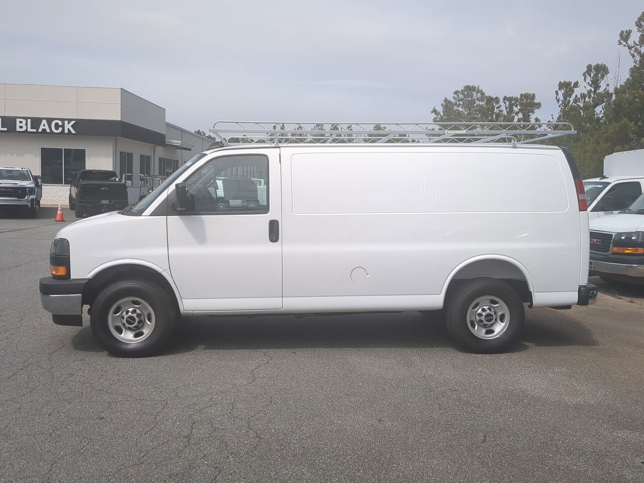 New 2025 Summit White GMC Work Van image 5