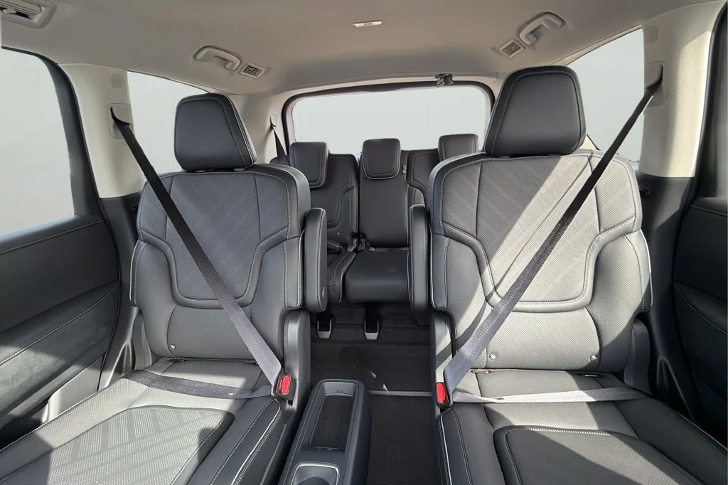 New 2027 RADIANT WHITE INFINITI Luxe 2WD image 11