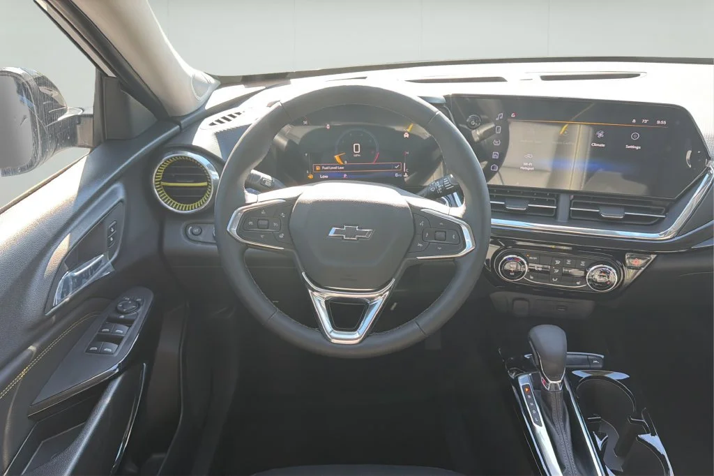 New 2026 Summit White Chevrolet ACTIV image 21