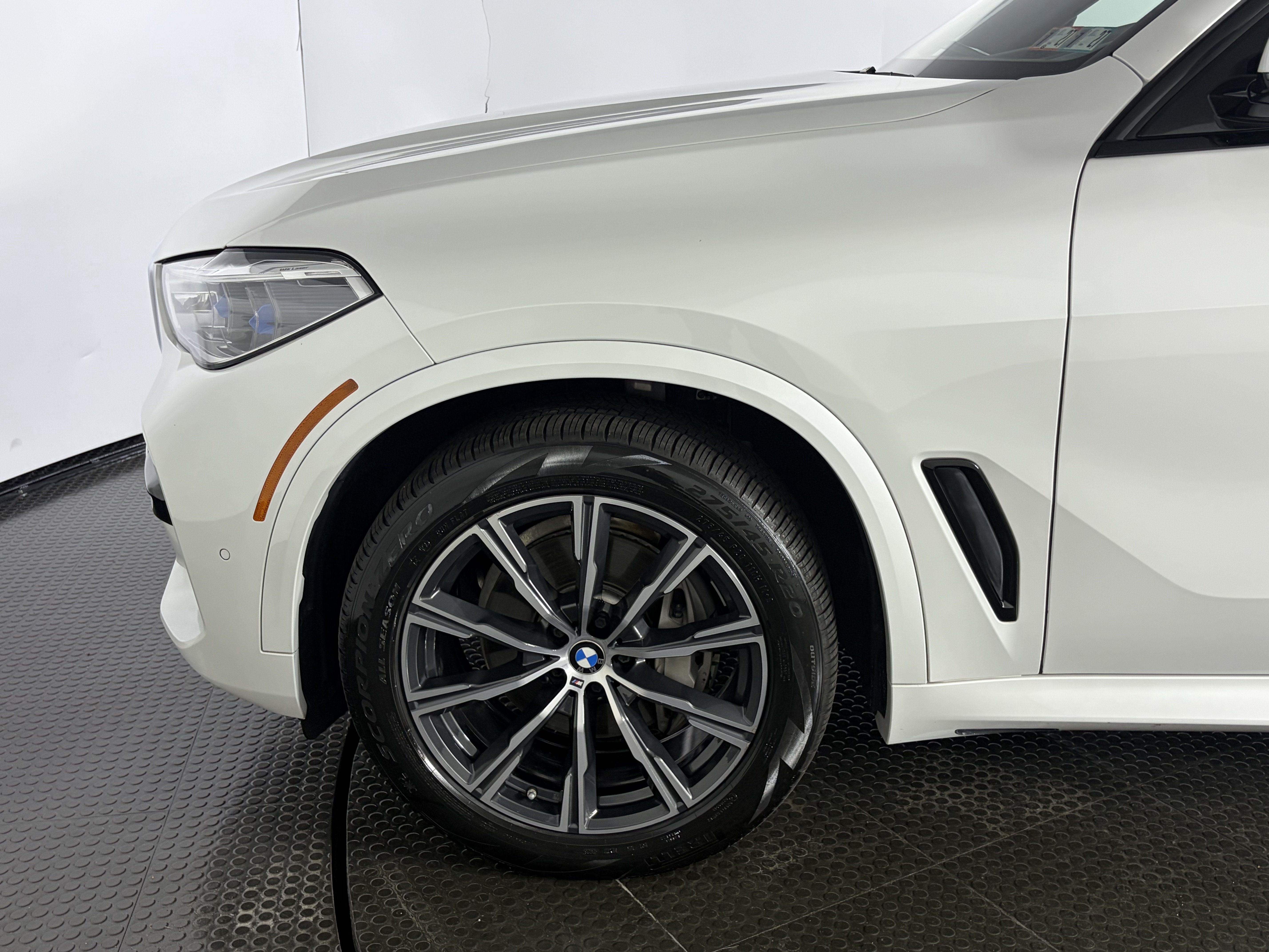 Used 2020 Mineral White Metallic BMW xDrive40i image 4