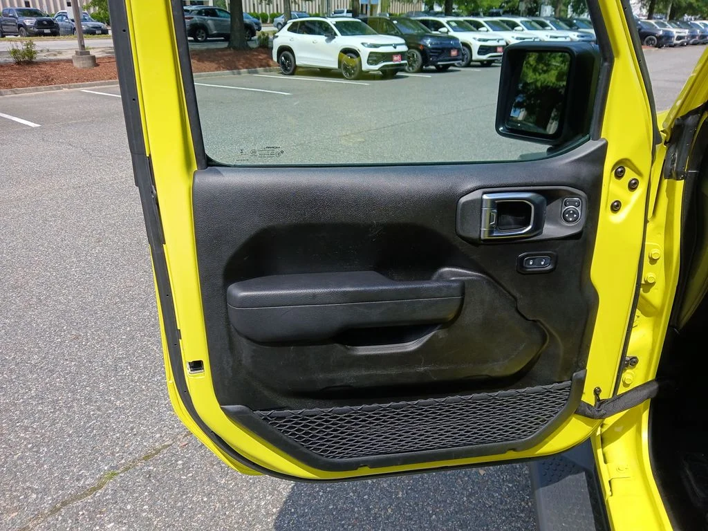 Used 2023 Yellow Jeep Sport S image 13