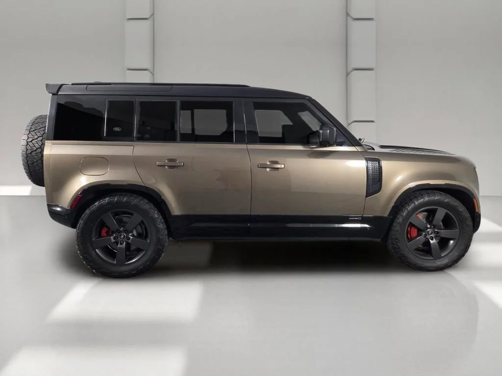 Used 2023 Gondwana Stone Metallic Land Rover X image 4