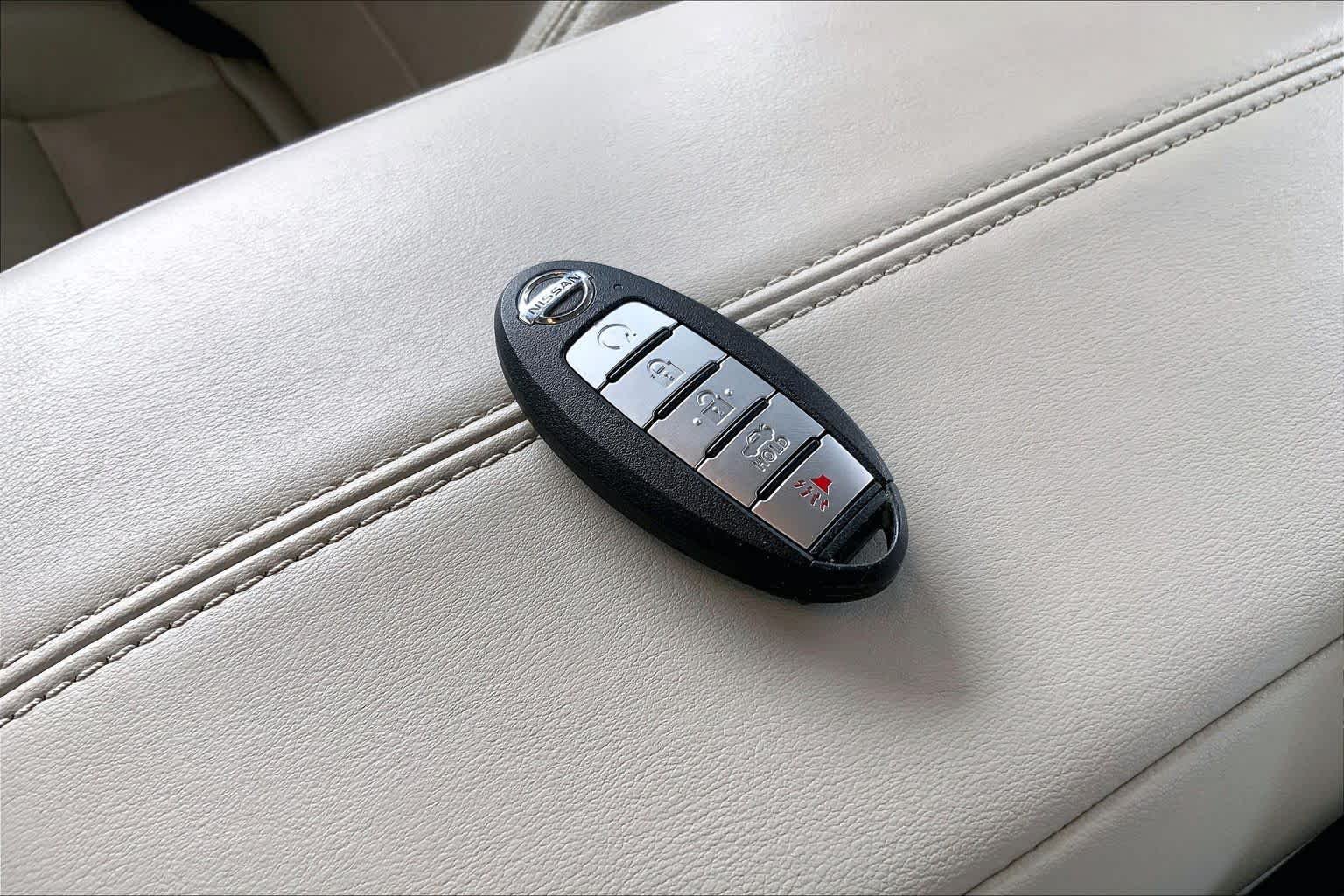 Used 2022 Pearl White Tricoat Nissan 2.5 SL image 15