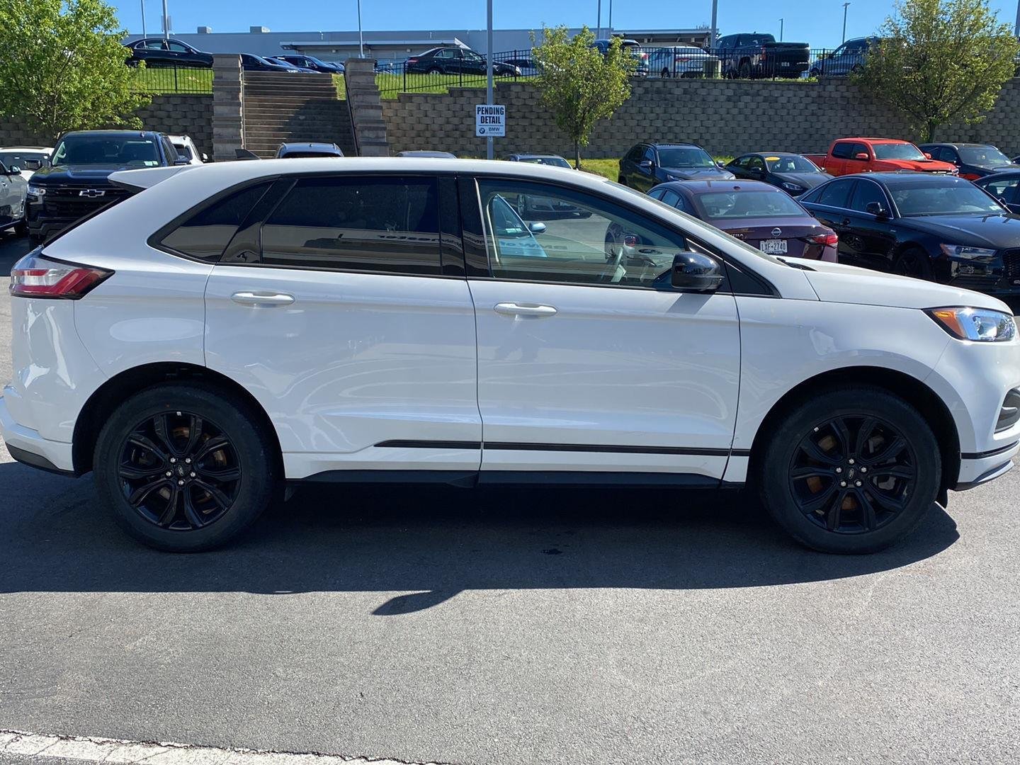 Used 2023 Oxford White Ford SE image 2