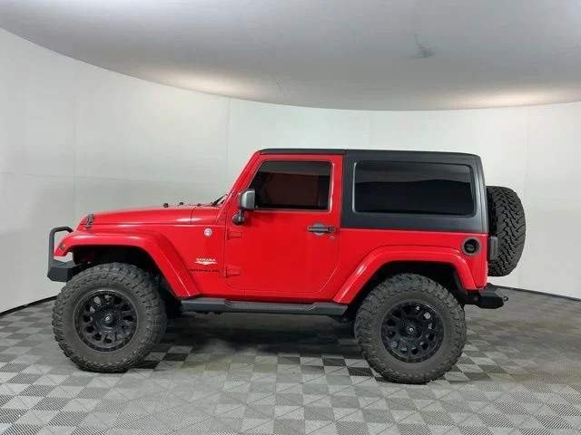 Used 2015 Red Jeep Sahara image 8