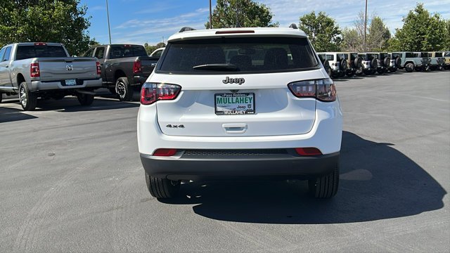 New 2026 Bright White Clearcoat Jeep Latitude Altitude image 4