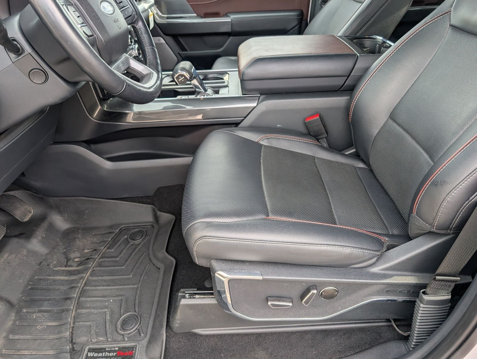 Used 2022 Oxford White Ford Lariat image 14
