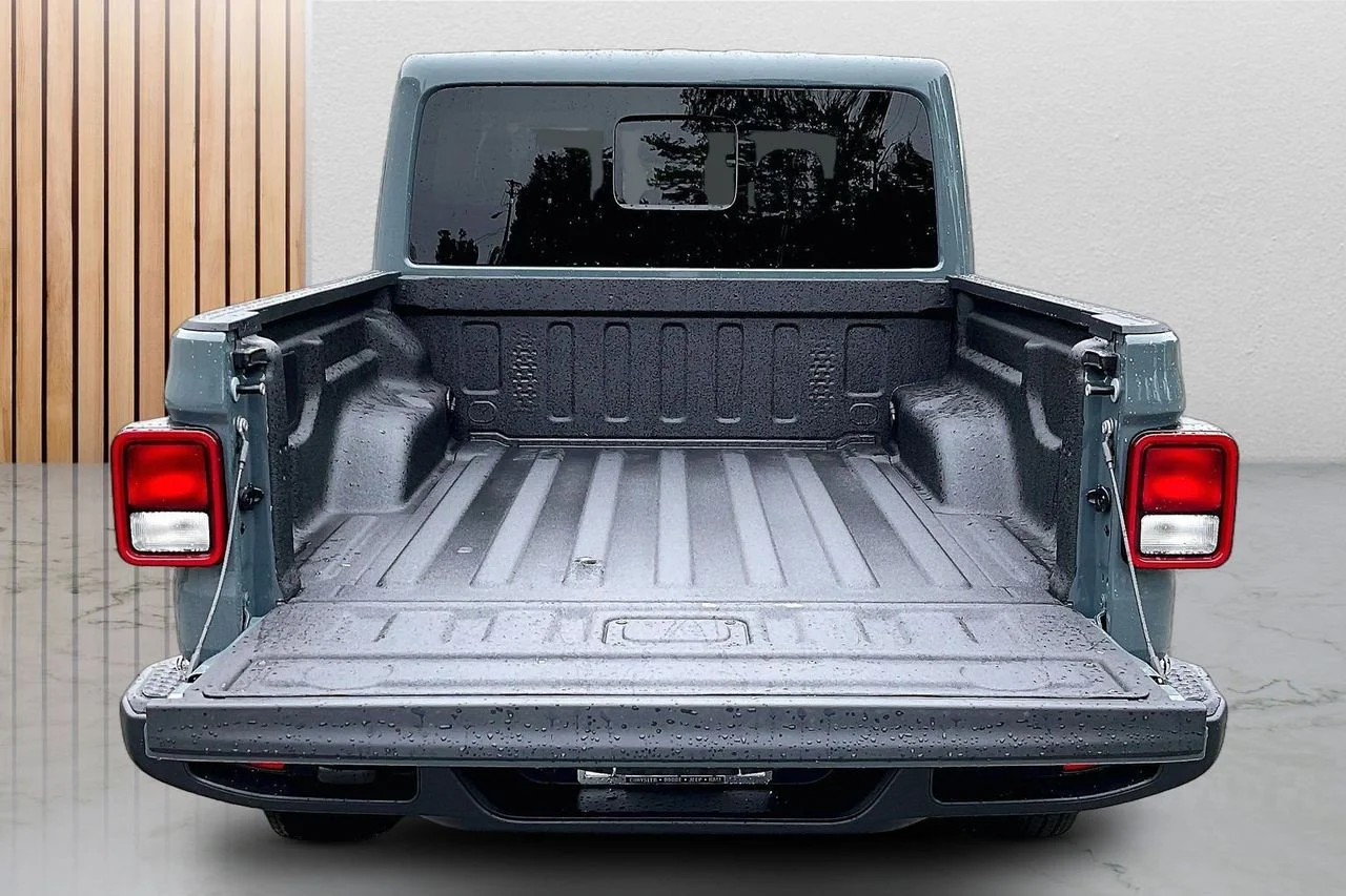 New 2026 Anvil Clear-Coat Exterior Paint Jeep Sport S image 23
