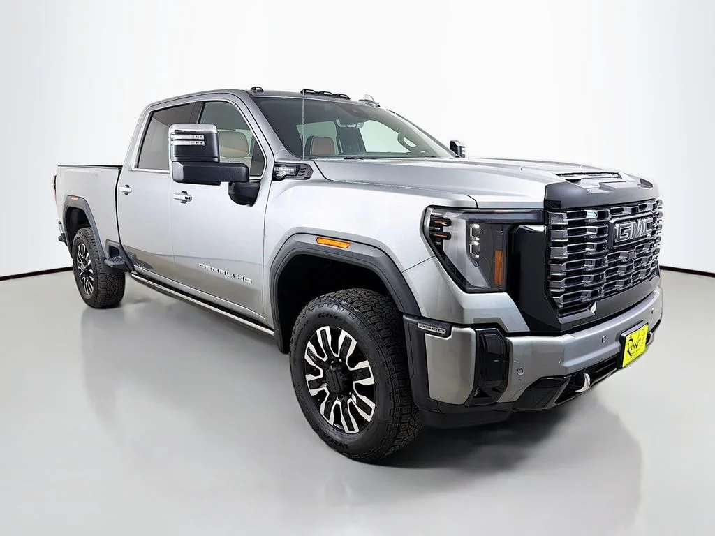 Used 2025 Silver GMC Denali Ultimate image 4