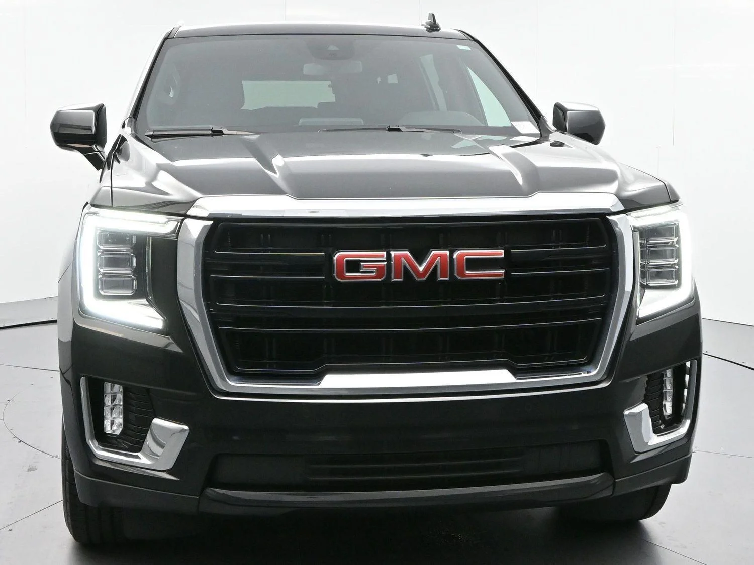 Used 2023 Onyx Black GMC SLE image 2