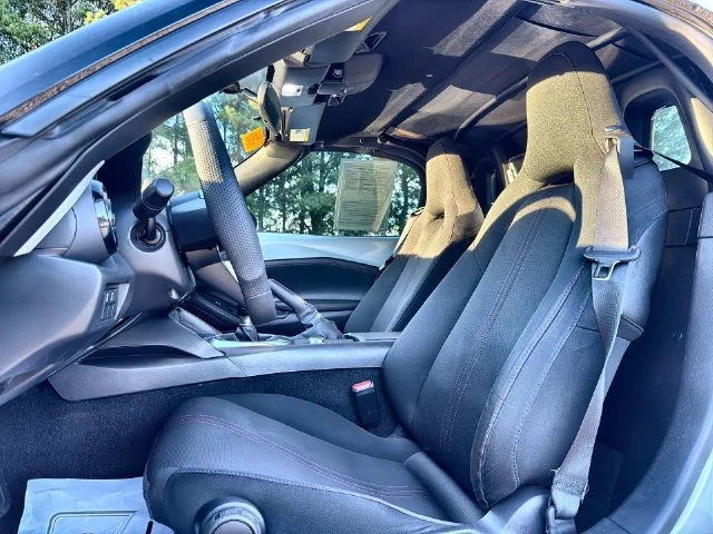 Used 2016 White Mazda Club image 11