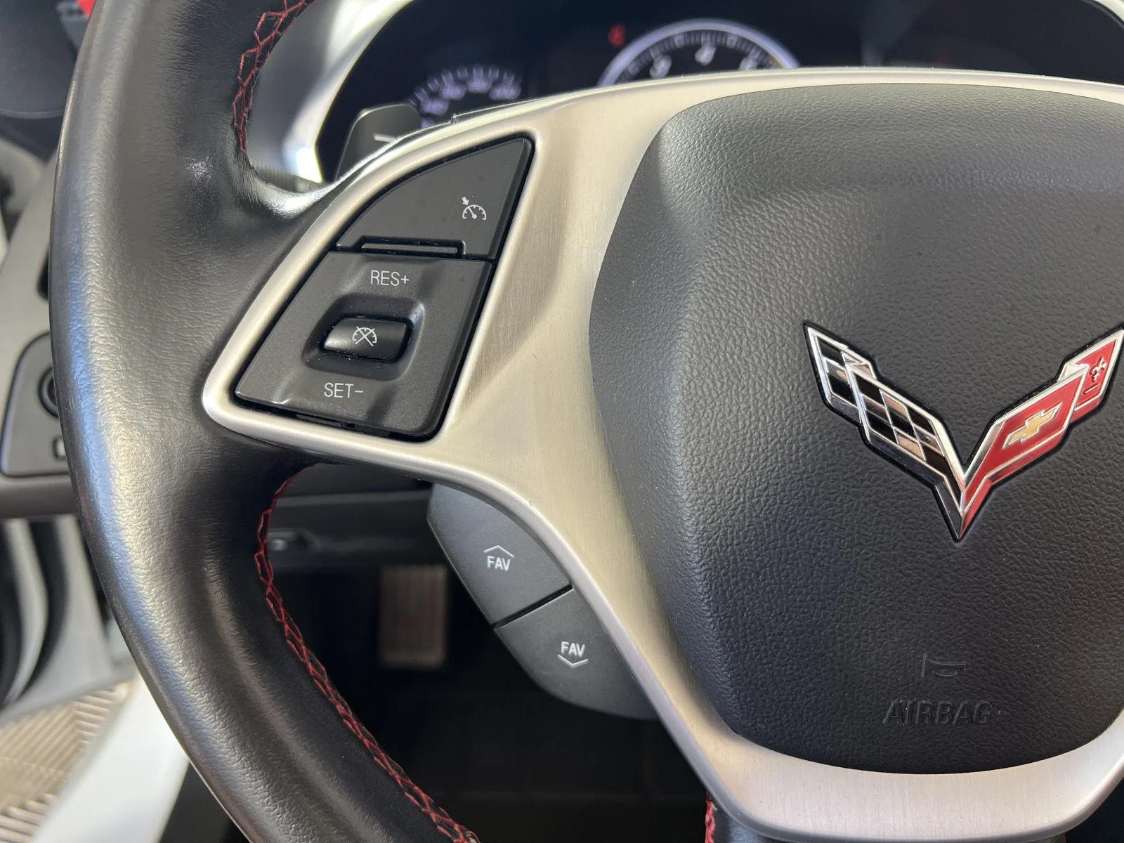 Used 2014 ARCTIC WHITE Chevrolet Z51 3LT image 10