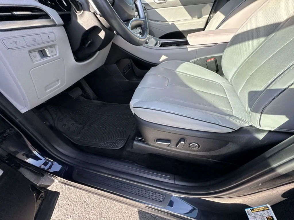 Used 2023 White Hyundai SEL image 20