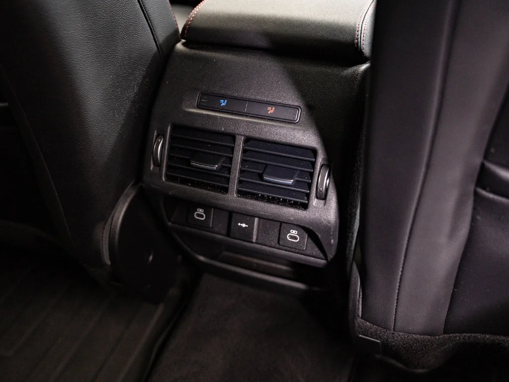 Used 2023 Fuji White Land Rover SE R-Dynamic image 36