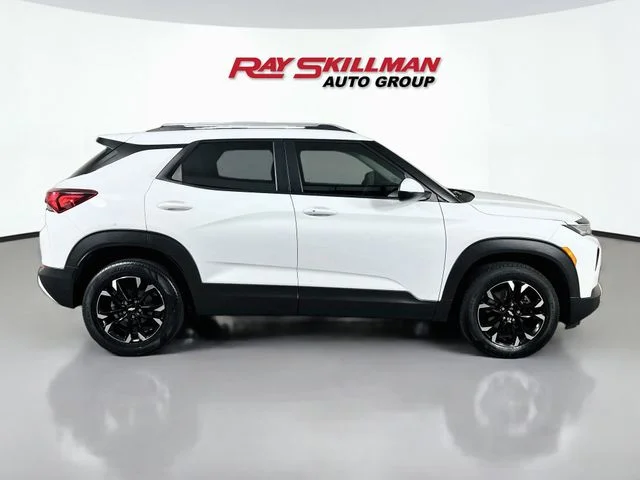 Used 2022 White Chevrolet LT image 8