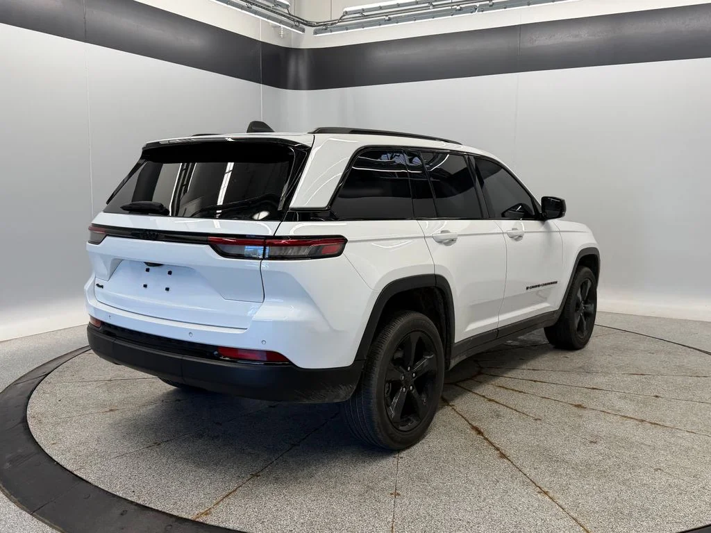Certified Used 2023 White/off-white Jeep Altitude X image 11