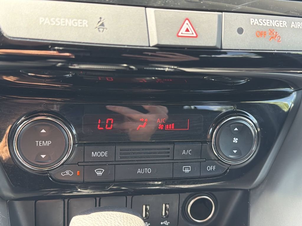 Used 2024  Mitsubishi LE image 17