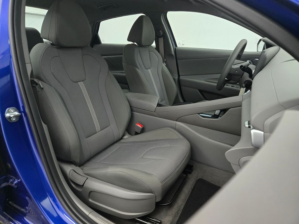 Used 2025 Intense Blue Hyundai SE image 28