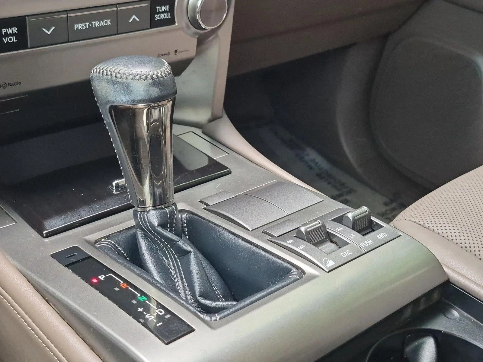 Used 2018 Silver Lining Metallic Lexus GX 460 image 12