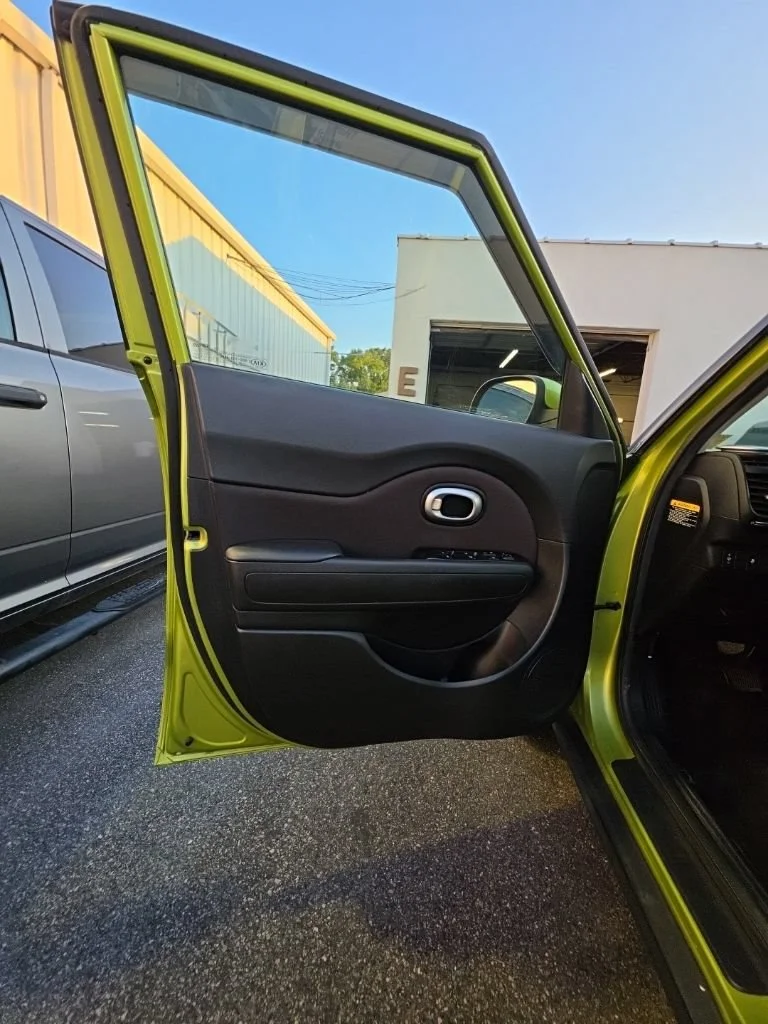 Used 2015 Green Kia + image 13