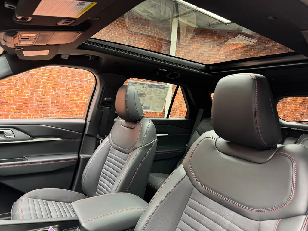 New 2026 Space White Metallic Ford ST-Line image 3