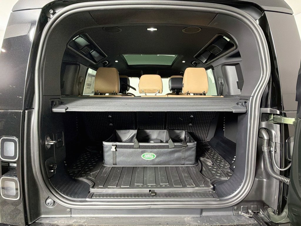 New 2026 Woolstone Green Land Rover X-Dynamic SE image 28