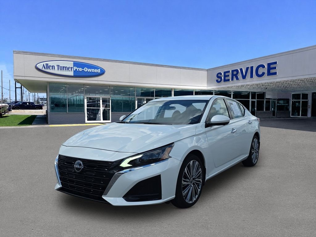 Used 2024 Pearl White Tricoat Nissan 2.5 SL image 4