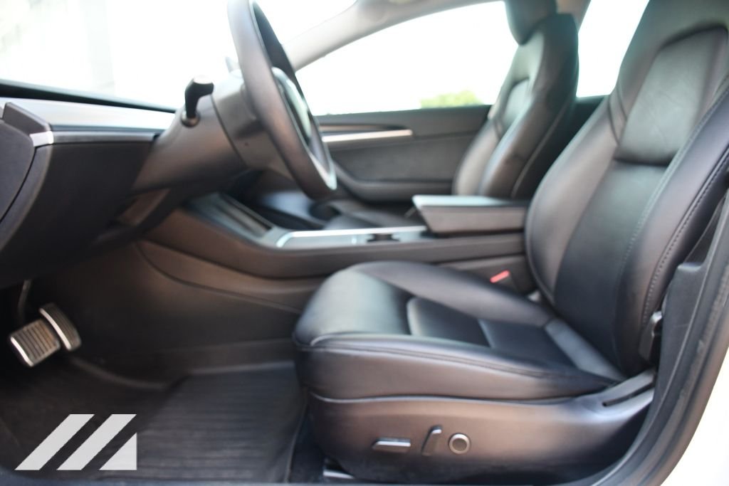 Used 2022  Tesla Base Electric image 18
