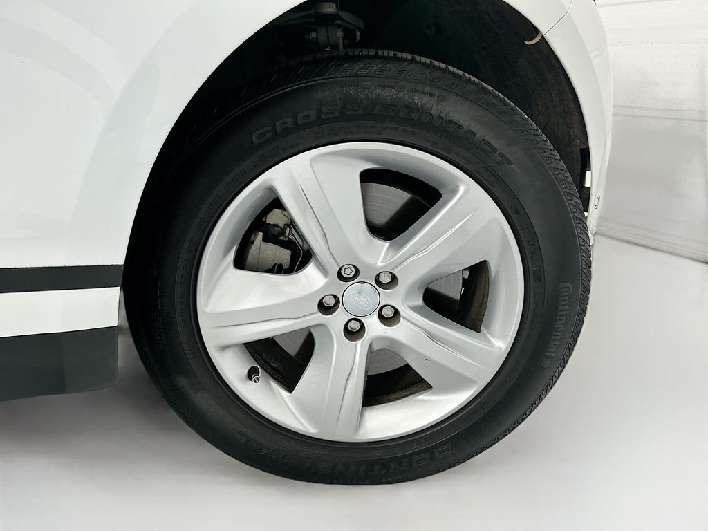 Certified Used 2026 Fuji White Land Rover S image 31