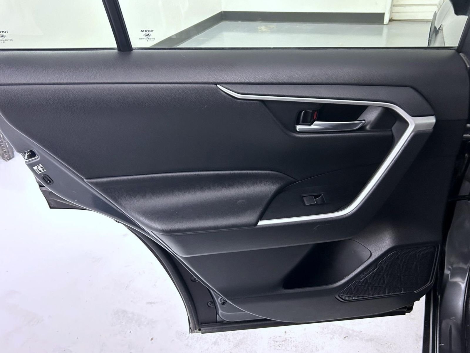 Used 2020 Gray Toyota XLE Premium image 20