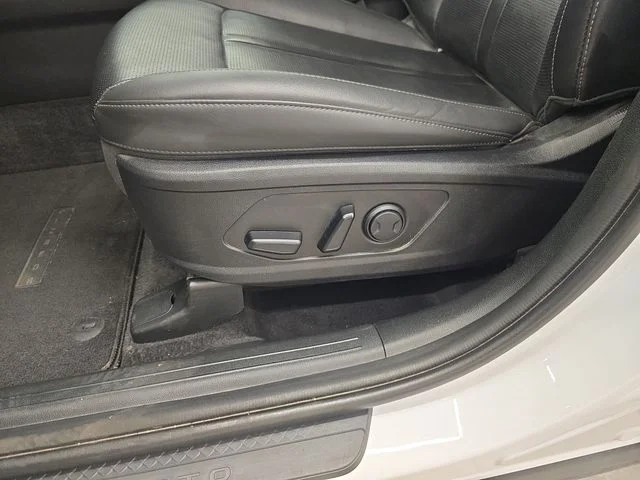 Used 2024 Glacial White Pearl Kia S image 33