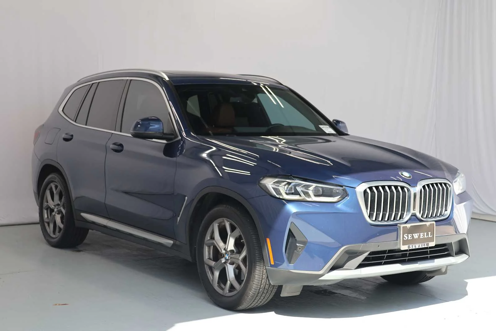 Used 2022 Phytonic Blue Metallic BMW sDrive30i image 3