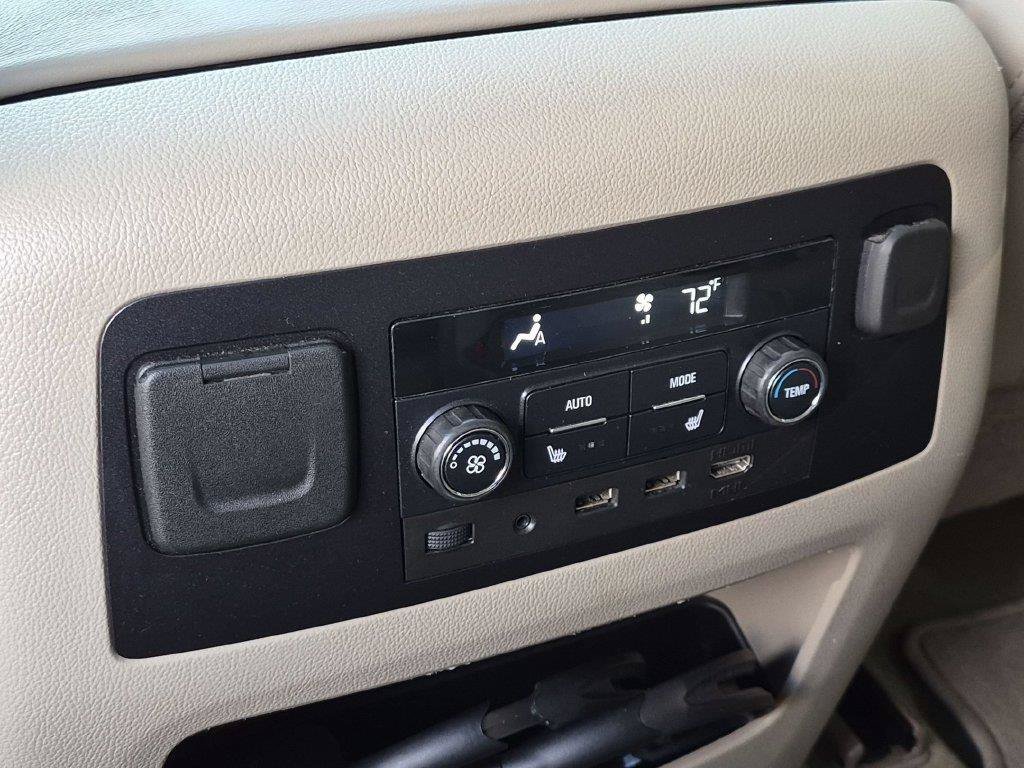 Used 2018 White GMC Denali image 31