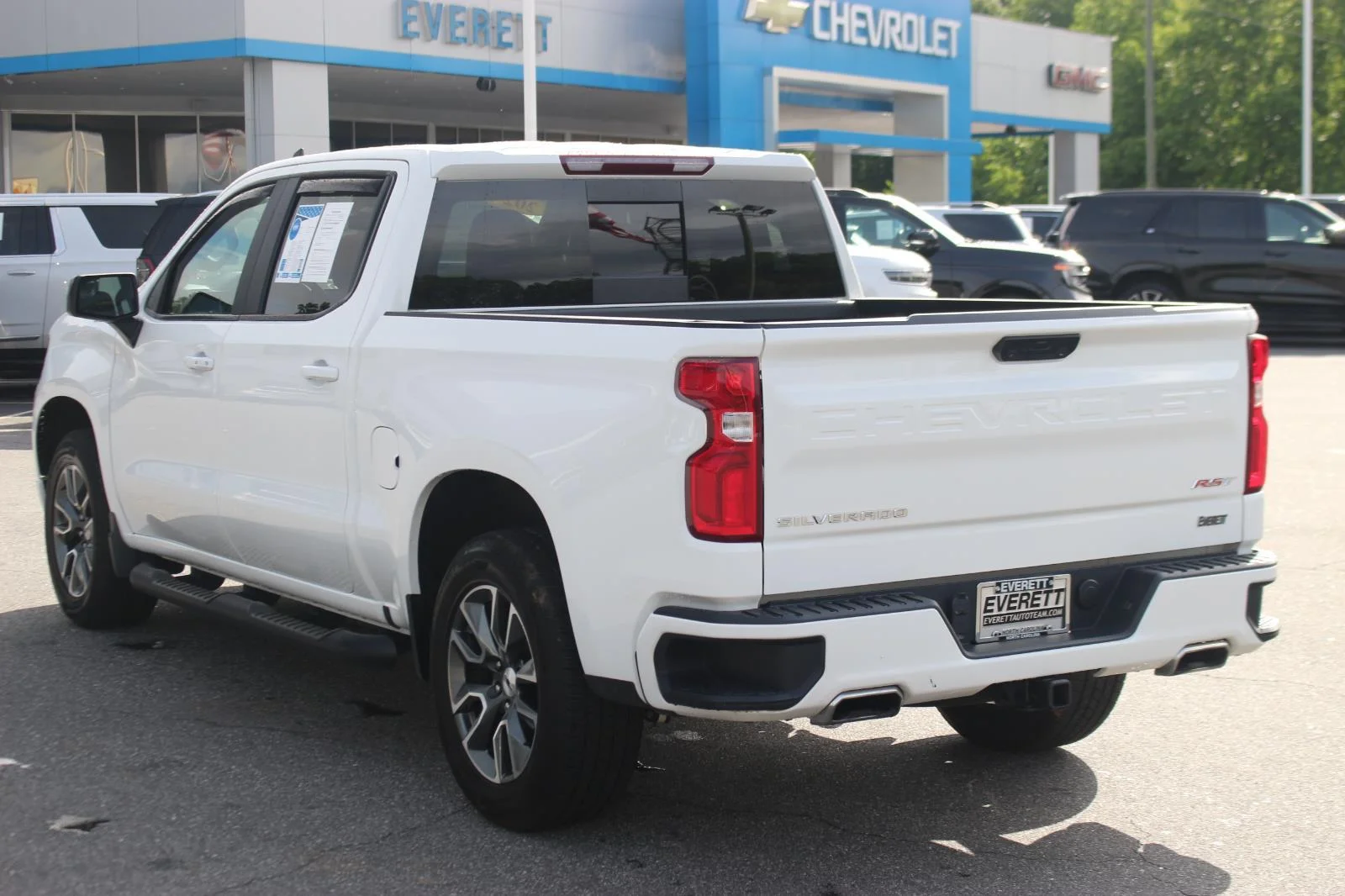 Used 2024 Summit White Chevrolet RST image 5