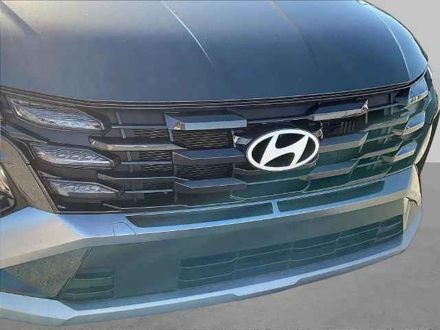 Used 2025 Gray Hyundai SEL Convenience image 34