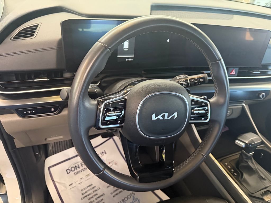 Used 2025 White Kia LXS image 14