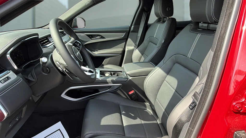 2026 Jaguar F-Pace R-Dynamic S - Photo 17