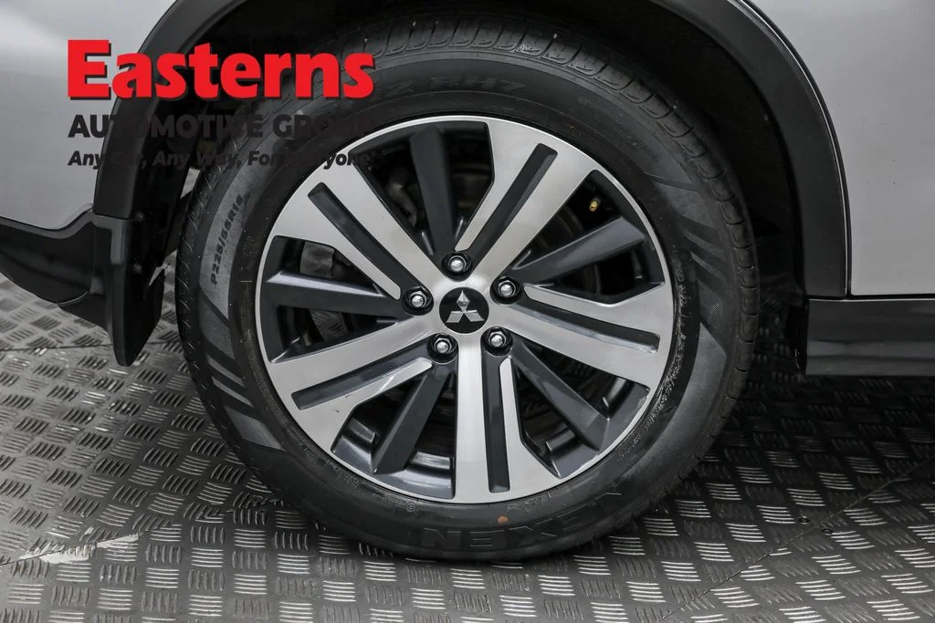 Used 2023 Silver Mitsubishi 2.0 ES image 28