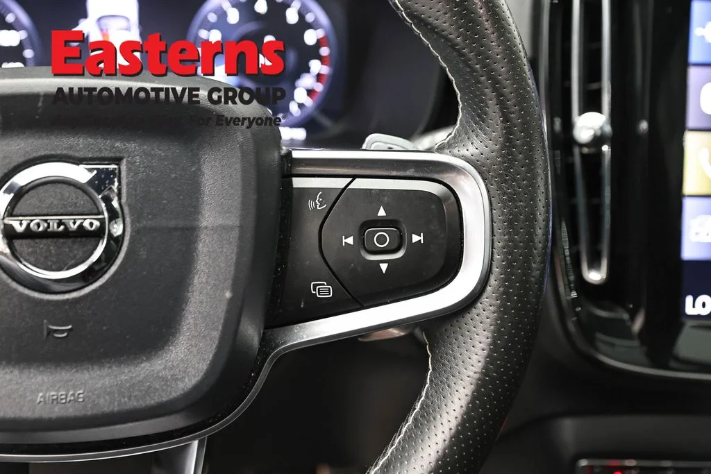 Used 2020 Blue Volvo R-Design image 16