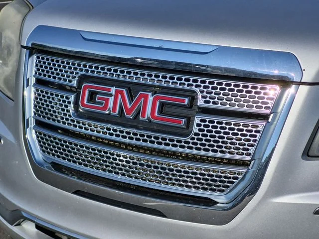 Used 2017 Silver GMC Denali image 36