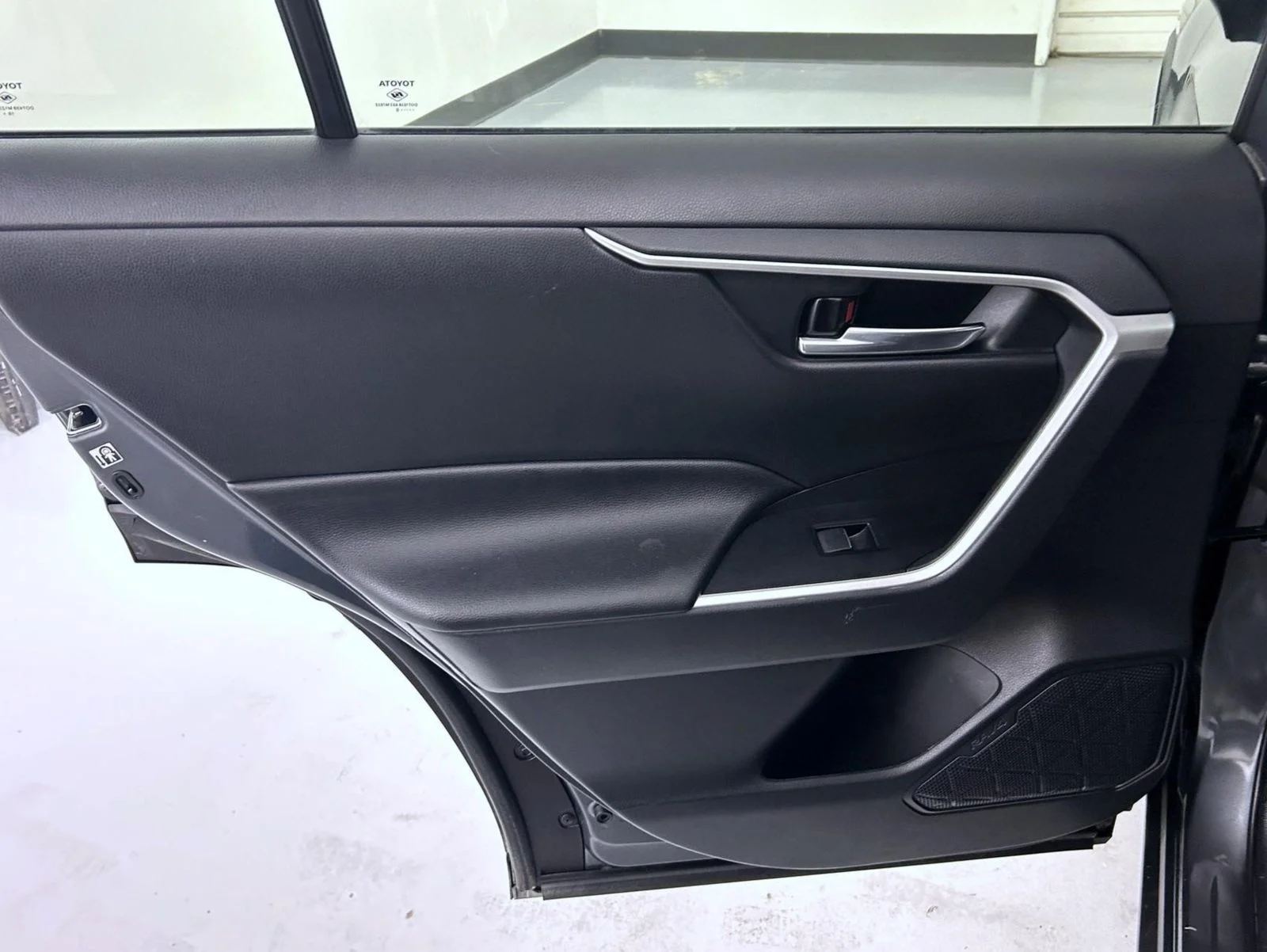 Used 2020 Gray Toyota XLE Premium image 20
