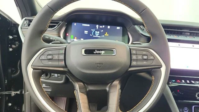 New 2026 Diamond Black Crystal Pearlcoat Jeep  image 22