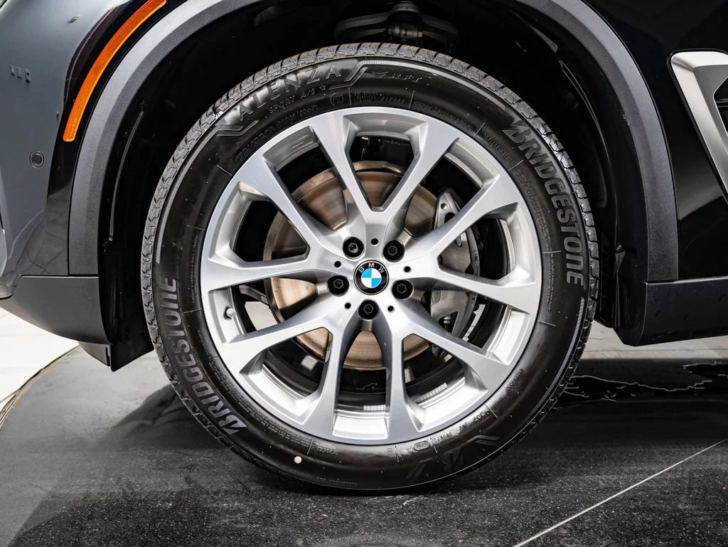 New 2026 Black Sapphire Metallic BMW xDrive40i image 13
