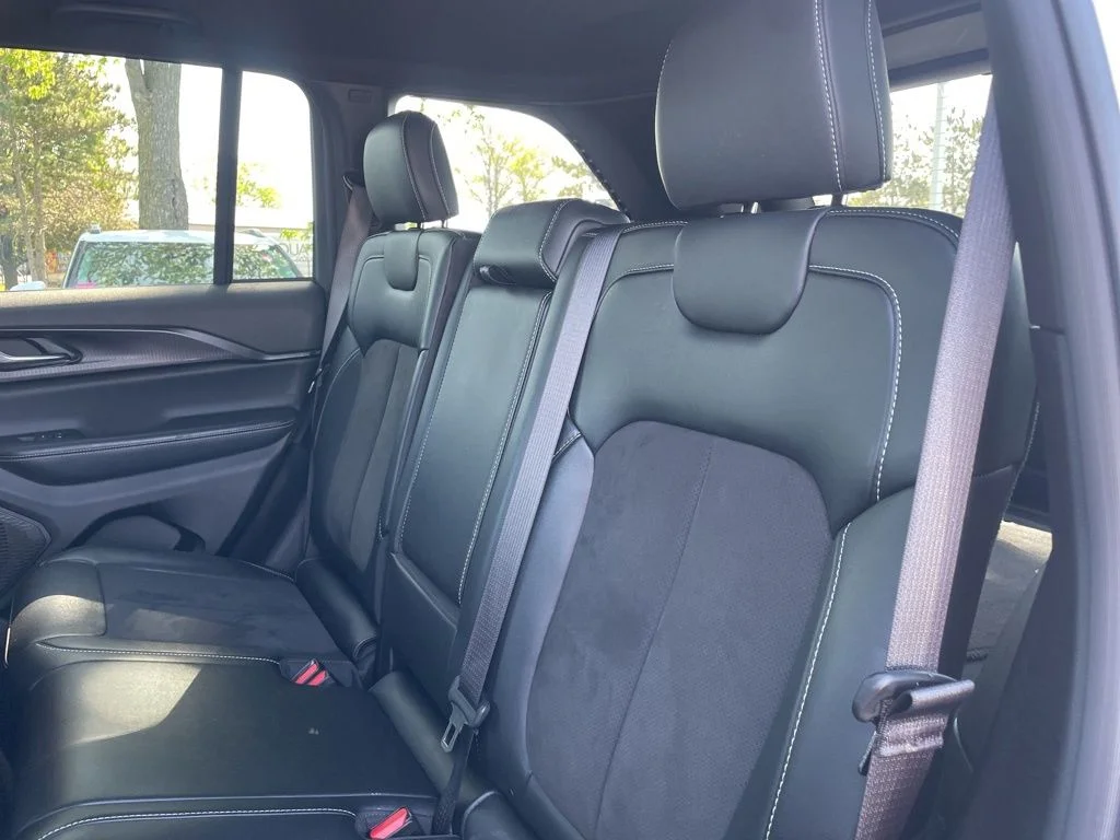 Used 2024 White Jeep Altitude image 30