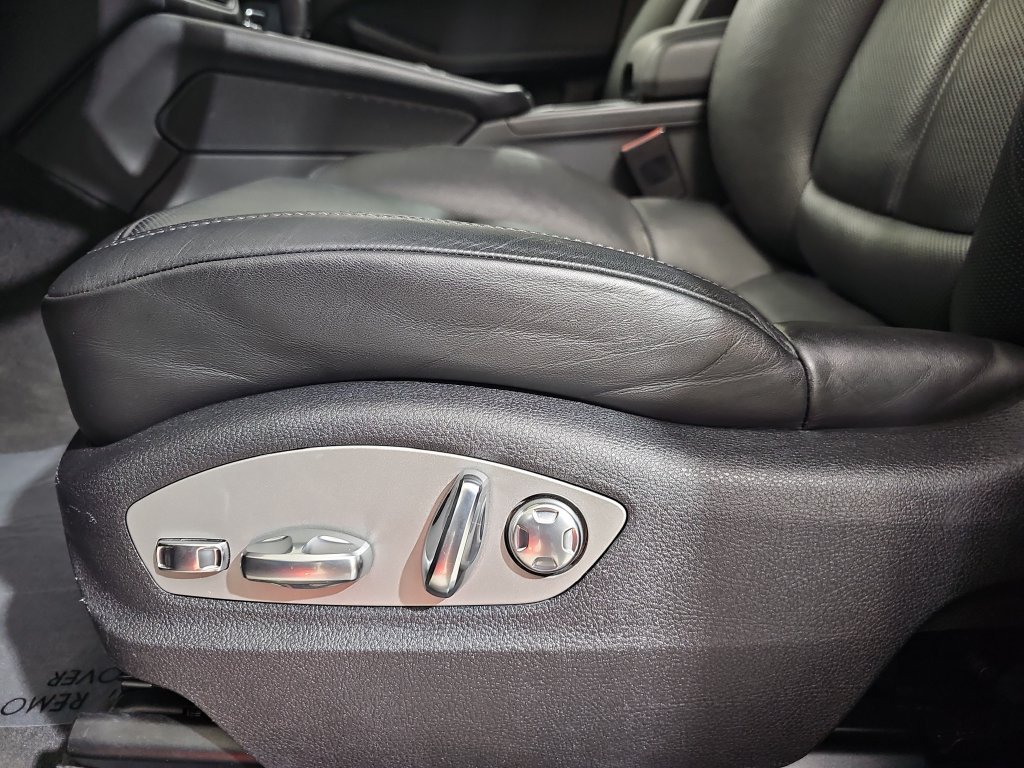 Used 2023 Gray Porsche Base image 32